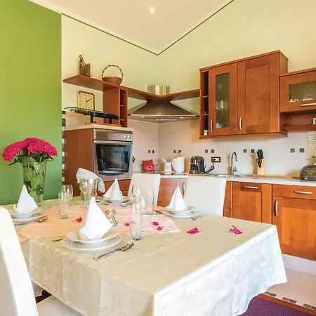 Stunning In With Kitchen Holiday home *